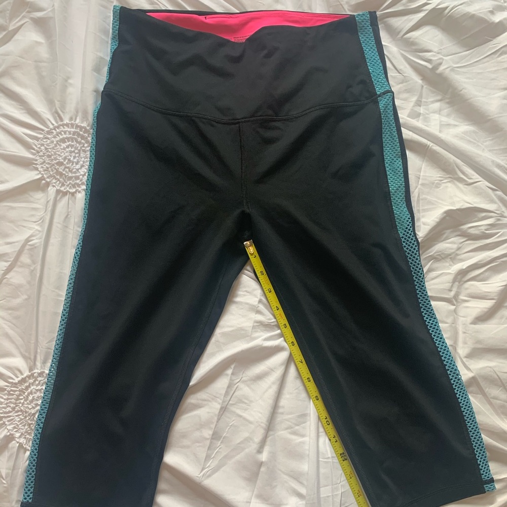 Victoria’s Secret crop leggings